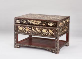 Small chest with peach and crane motif
