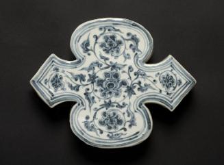 Four-lobed wall tile