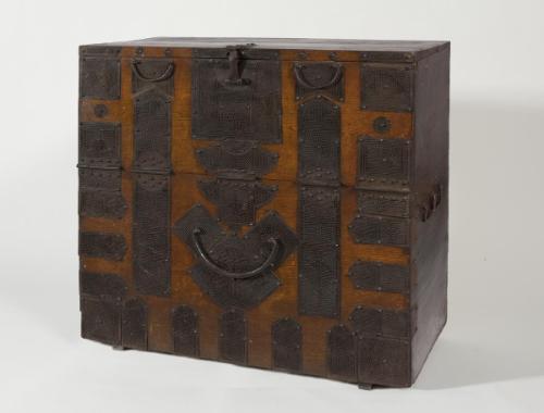 Blanket chest