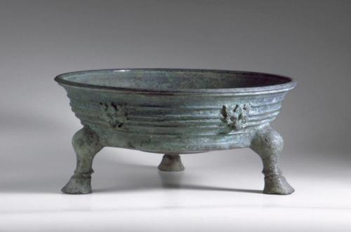 Footed vessel