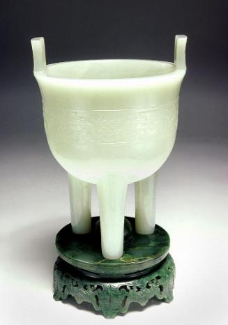Openwork pedestal for tripod vessel