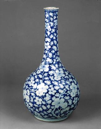 Bottle vase with design of plum flowers
