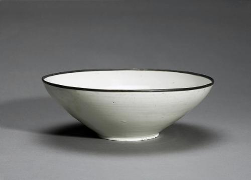 Bowl with metal rim