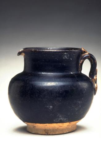 Ewer with petal-shaped mouth