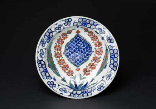 Plate with floral decoration