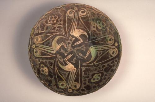 Bowl with four long-necked birds