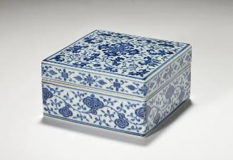 Square seal box decorated with fungus of immortality