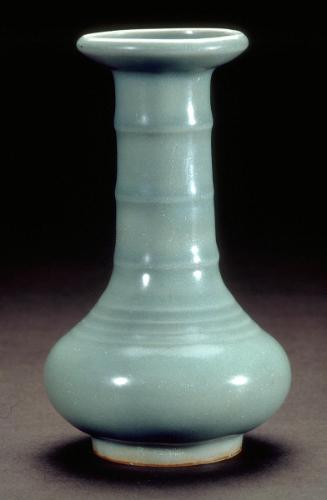 Vase with dish-shaped mouth