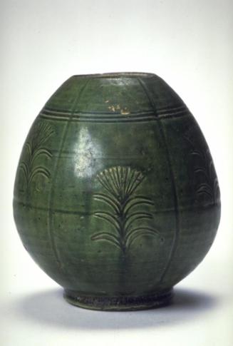 Jar with six-lobed divisions