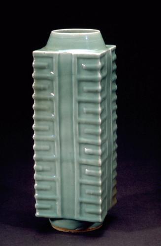 Vase in the shape of an ancient jade vessel