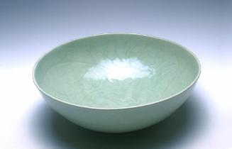 Large bowl with leaf decoration
