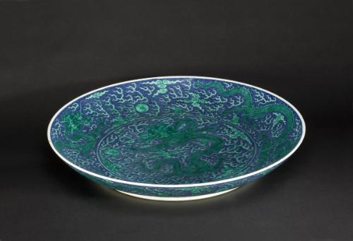 Bowl with decoration of dragons and clouds