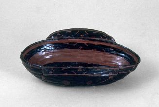 Shallow oval bowl