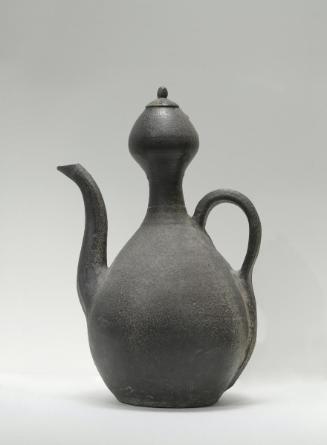 Ewer in the shape of a gourd