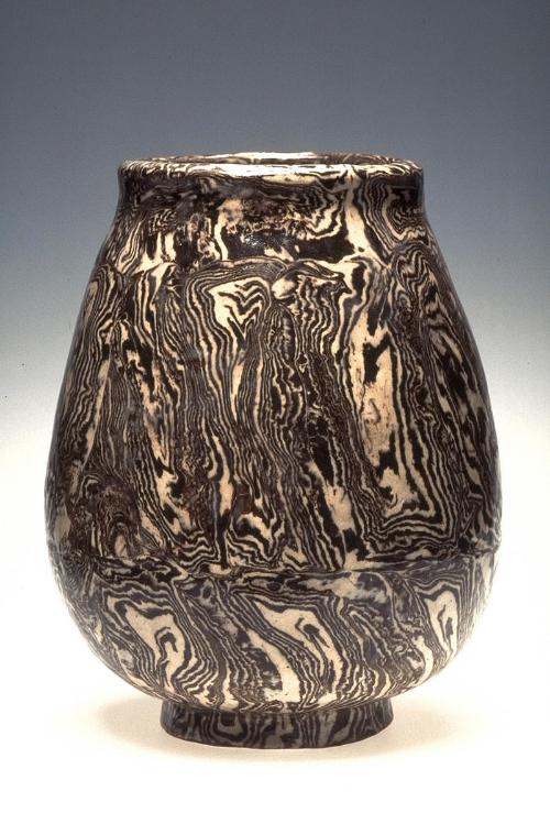 Jar with marble pattern in brown and beige