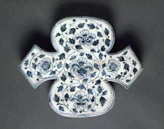 Four-lobed wall tile