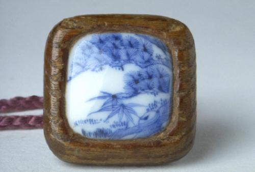 Netsuke with design of pine and bamboo