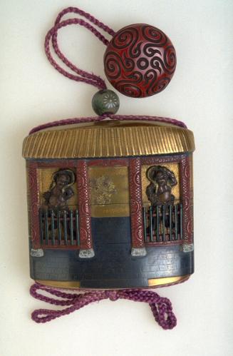 Inro with temple gate and Nio guardian figures
