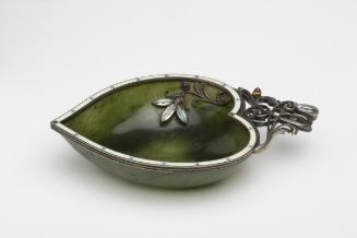 Peach-shaped dish