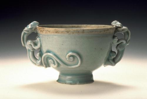 Bowl with dragon-shaped handles and design of lotus petals