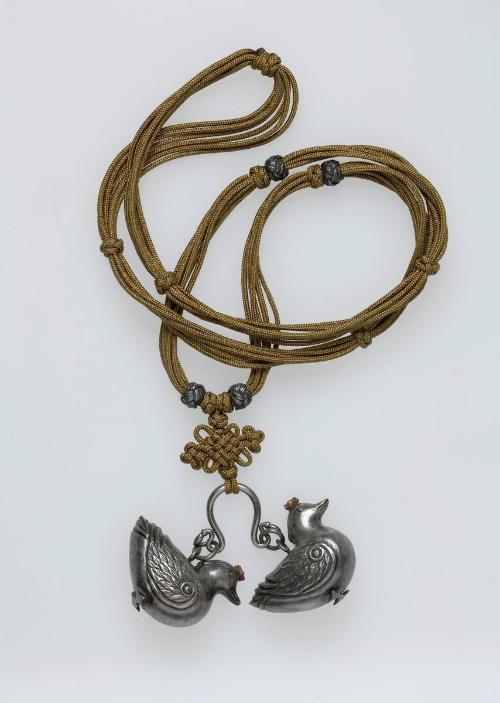 Necklace with pendant in the shape of Mandarin ducks