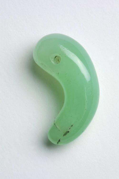 Comma-shaped jewel (gobeun-ok)