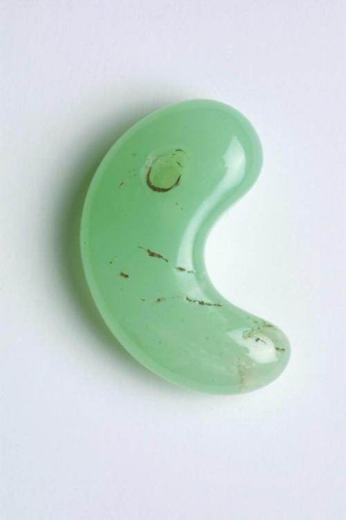 Comma-shaped jewel (gobeun-ok)