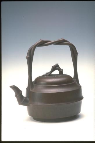 Teapot with lid
