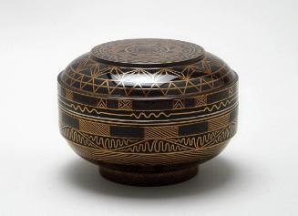 Flat-type tea container (hiranatsume) with geometric designs
