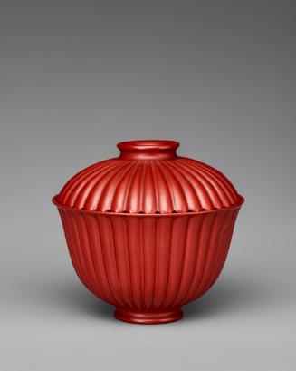 Lidded cup with inscribed poetry by Emperor Qianlong
