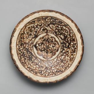 Dish with pattern of foliage in lobed medallions