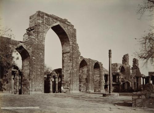 [159] Historical Iron Pillar in the Hindu Colonnade