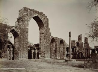 [159] Historical Iron Pillar in the Hindu Colonnade