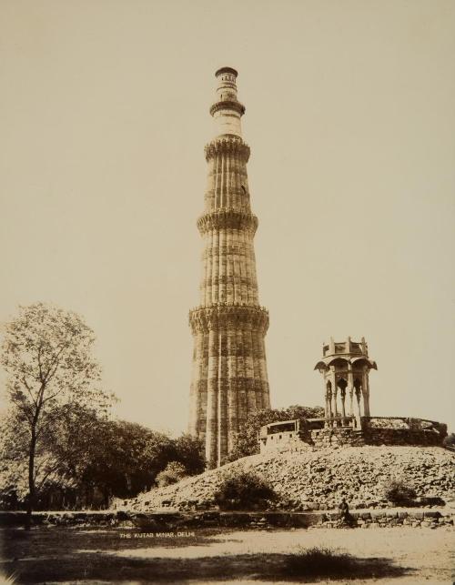 THE KUTAB MINAR. DELHI