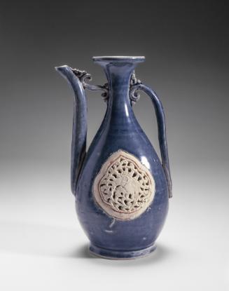 Pouring vessel with openwork panels from the Hoi An shipwreck