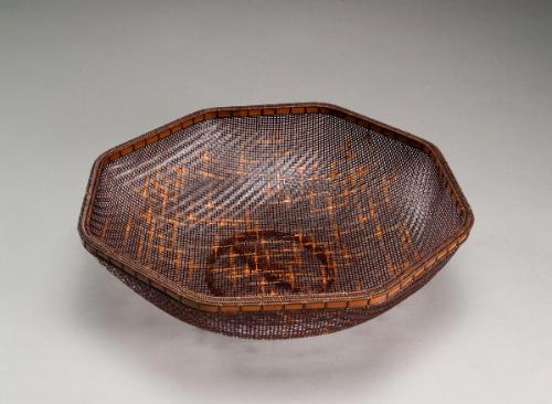 Flower basket with star patterns