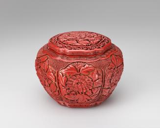 Rounded hexagonal lidded box