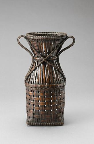 Bamboo hanging flower basket of alternating construction