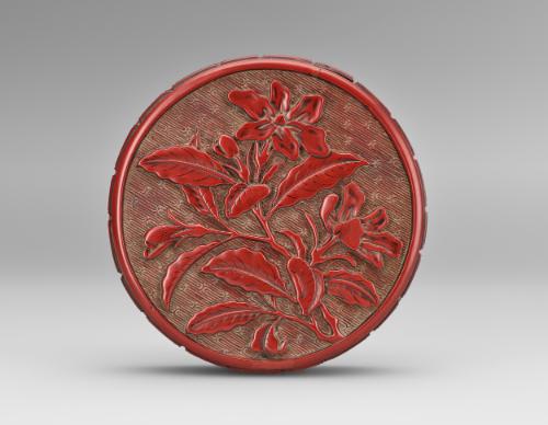 Round box with gardenia design