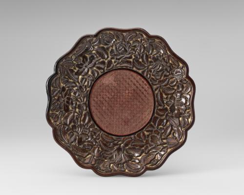 Eight-lobed tray with flower patterns