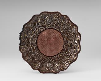 Eight-lobed tray with flower patterns