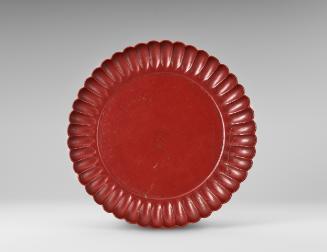 Round dish with chrysanthemum border