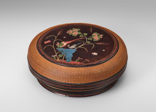 Covered round box decorated with pheasants and flowers