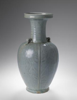 Vase with a dish‑shaped mouth and design of lotus sprays