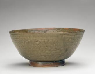 Bowl with incised decoration depicting parrots (top and side views)
