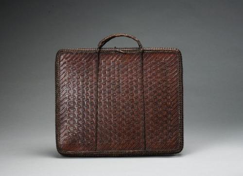 Carrying case for man's split-skirt trousers (hakama)