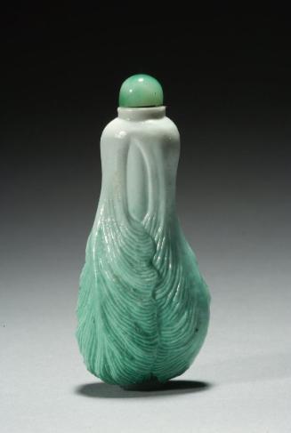 Snuff bottle in the shape of a Chinese cabbage