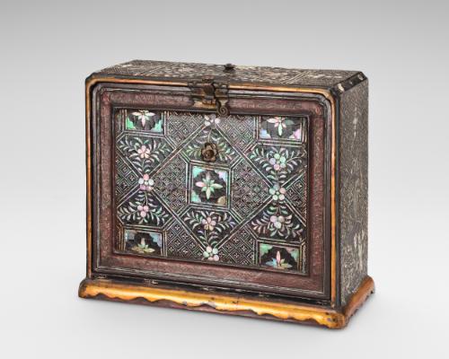 Small cabinet with six drawers