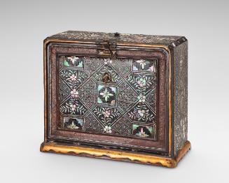 Small cabinet with six drawers