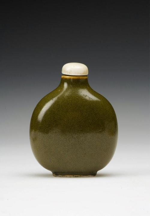 Snuff bottle glazed with tea dust